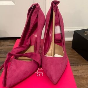 Pretty pink shoes, never worn, comes with box says size 11 fits more like a 9